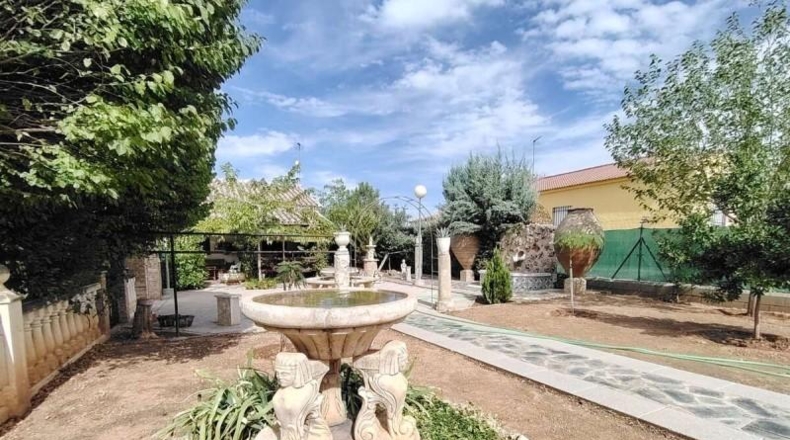 Ciudad Real - Valdepeñas - 2800m2