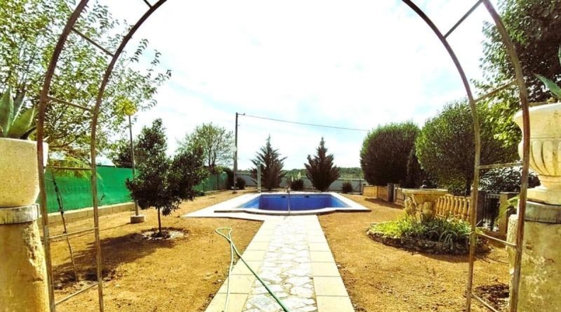 Ciudad Real - Valdepeñas - 2800m2