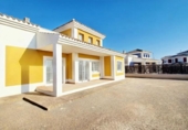 Отдельно стоящий дом с участком на продажу в городе Lorca Фото