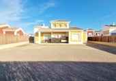 Отдельно стоящий дом с участком на продажу в городе Lorca Фото