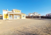 Отдельно стоящий дом с участком на продажу в городе Lorca Фото