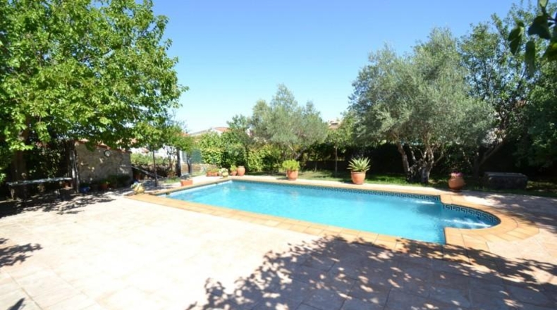 Cáceres - Malpartida de Plasencia - 820m2