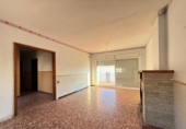 Chalet independiente con terreno en venta en la España, Roda de Berà, ref: TR379975 foto