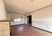 Chalet independiente con terreno en venta en la España, Roda de Berà, ref: TR379975 foto