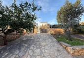 Chalet independiente con terreno en venta en la España, Roda de Berà, ref: TR379975 foto