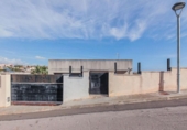Дом с участком на продажу в городе Calafell Фото