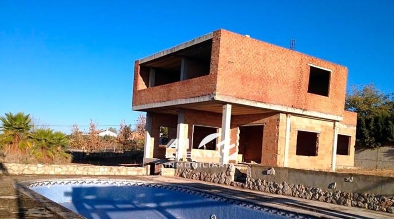 Córdoba - Lucena - 3500m2