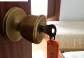 Отдельно стоящий дом с участком на продажу в городе Periana Фото
