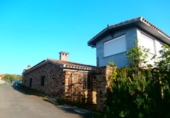 Chalet independiente con terreno en venta en la España, Plasencia, ref: TR136784 foto