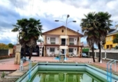 Chalet independiente con terreno en venta en la España, Carracedelo, ref: TR286190 foto