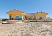 Загородный дом с участком на продажу в городе Totana Фото