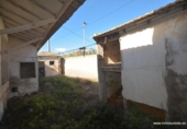 Загородный дом с участком на продажу в городе Orihuela Фото