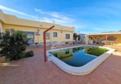 Xalet independent amb terreny en venda a la España, Benicarló, ref.: TR143232 foto