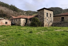 Salas 1300&nbsp;m²