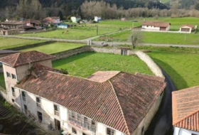 Salas 1300&nbsp;m²