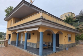Abrera 220&nbsp;м²