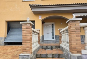 Abrera 220&nbsp;м²