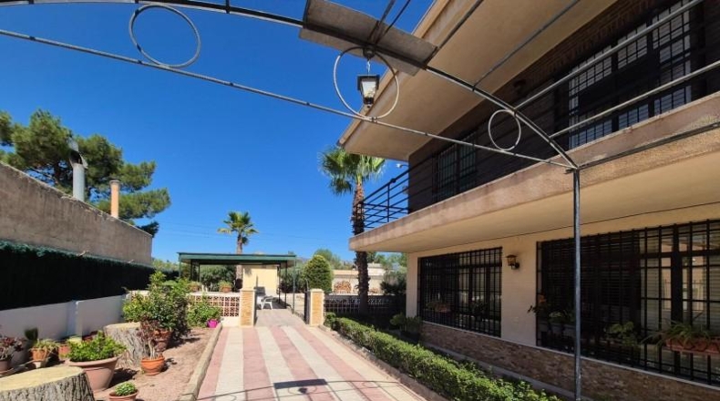 Alicante - Elda - 2000m2