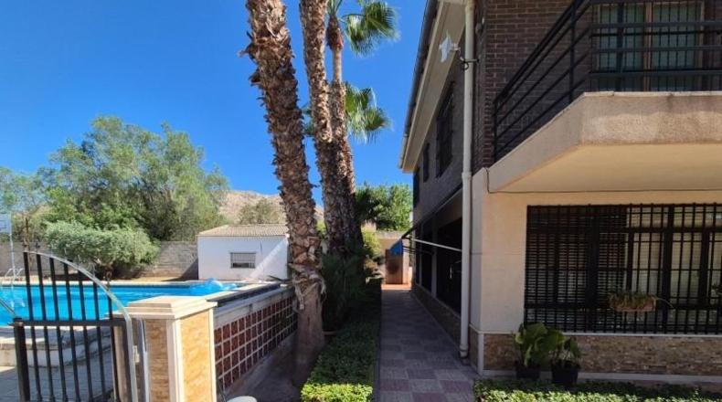 Alicante - Elda - 2000m2