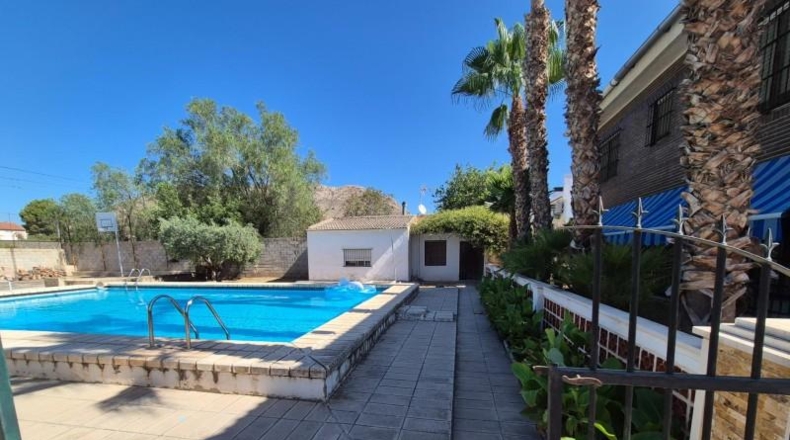 Alicante - Elda - 2000m2