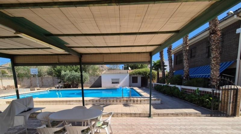 Alicante - Elda - 2000m2