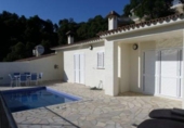 Отдельно стоящий дом с участком на продажу в городе Tossa de Mar Фото