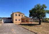 Chalet independiente con terreno en venta en la España, Ponferrada, ref: TR160423 foto