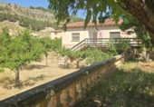 Участок с постройкой на продажу в городе Alhama de Aragón Фото