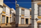 Отдельно стоящий дом с участком на продажу в городе Carmona Фото