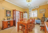 Отдельно стоящий дом с участком на продажу в городе Alcalá de Guadaíra Фото