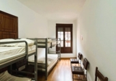 Chalet independiente con terreno en venta en la España, Cacabelos, ref: TR366633 foto