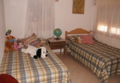 Chalet independiente con terreno en venta en la España, Ontinyent, ref: TR134304 foto