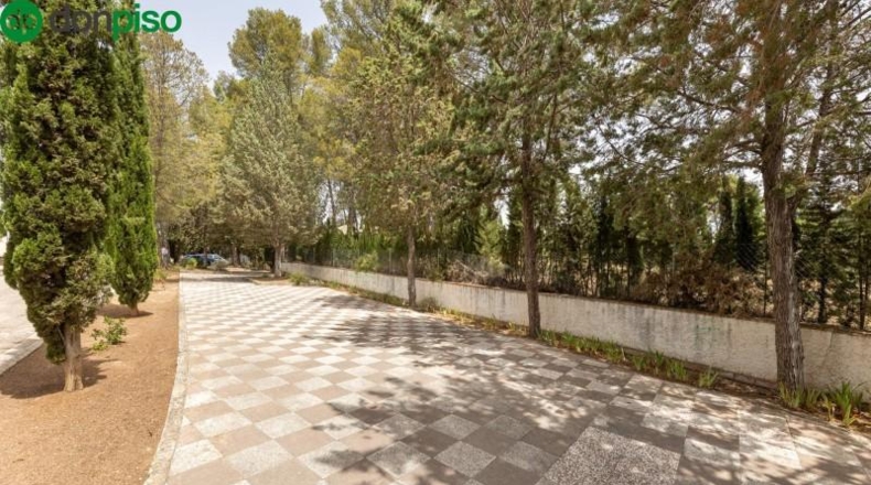 Granada - Albolote - 1453m2