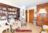 Отдельно стоящий дом с участком на продажу в городе Serra Фото