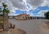 Chalet independiente con terreno en venta en la España, Crevillente, ref: TR357145 foto