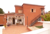Chalet independiente con terreno en venta en la España, la Bisbal del Penedès, ref: TR151272 foto