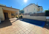 Chalet independiente con terreno en venta en la España, el Vendrell, ref: TR172752 foto