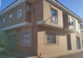 Отдельно стоящий дом с участком на продажу в городе Касерес Фото