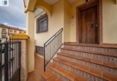 Дом с участком на продажу в городе Ambroz Фото