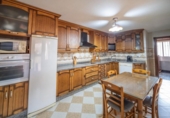 Дом с участком на продажу в городе Ambroz Фото