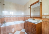 Дом с участком на продажу в городе Ambroz Фото