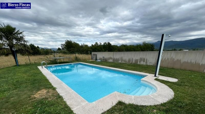 Леон - Ponferrada - 5725m2