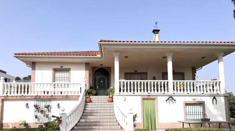 Badajoz - Medellín - 2230m2