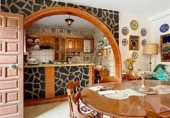 Отдельно стоящий дом с участком на продажу в городе Villa de Otura Фото
