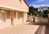 Отдельно стоящий дом с участком на продажу в городе Castellet Фото