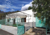 Отдельно стоящий дом с участком на продажу в городе San Bartolomé de Tirajana Фото