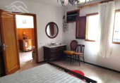 Отдельно стоящий дом с участком на продажу в городе San Bartolomé de Tirajana Фото