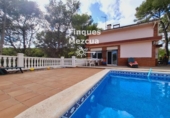 Chalet independiente con terreno en venta en la España, Calafell, ref: TR379838 foto