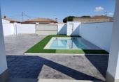 Отдельно стоящий дом с участком на продажу в городе Chiclana de la Frontera Фото
