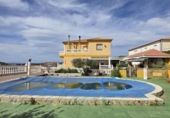 Chalet independiente con terreno en venta en la España, Jaén, ref: TR381375 foto